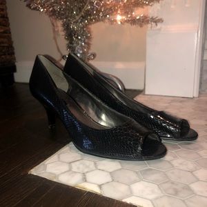 Bandolino 2 inch heel, open toe snake skin